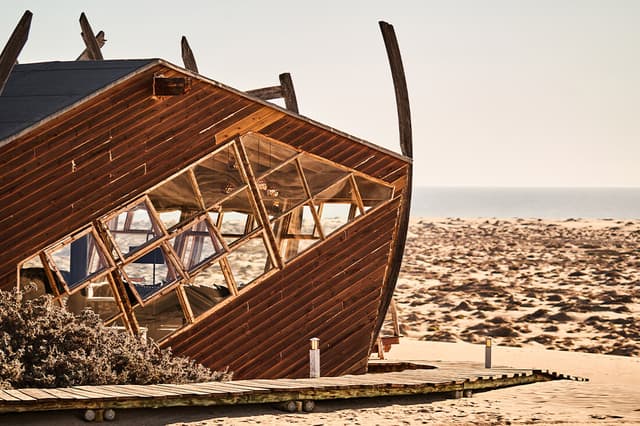 Shipwreck Lodge gallery