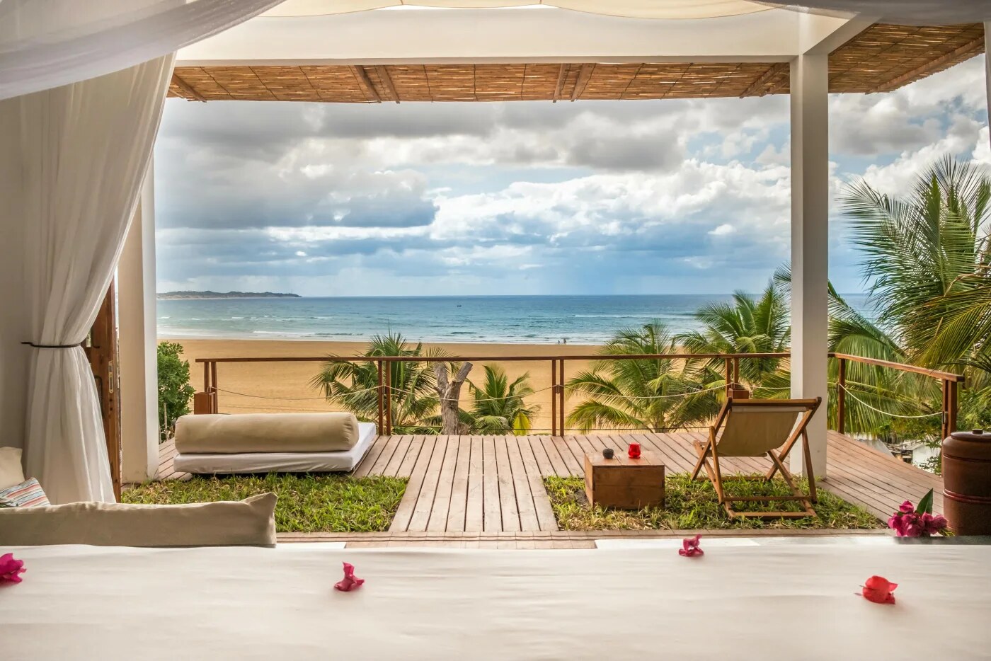 Covered sea-view veranda with loungers overlooking the Indian Ocean at Baía Sonâmbula, Tofo, Mozambique