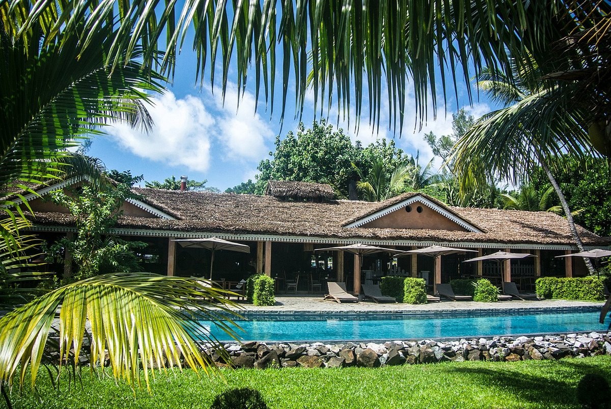 Heated outdoor swimming pool surrounded by tropical gardens at Princesse Bora Lodge & Spa, Île Sainte-Marie