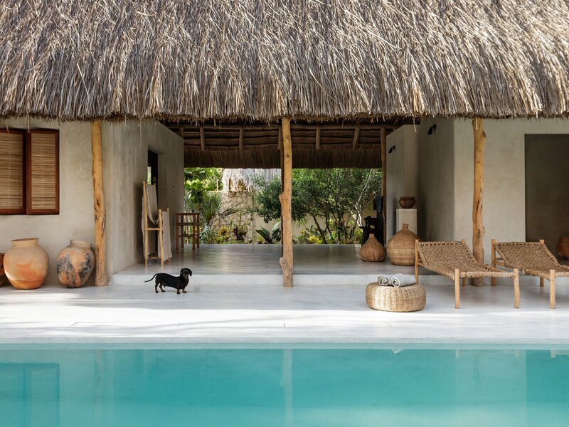 Sussurro — thatched pool deck