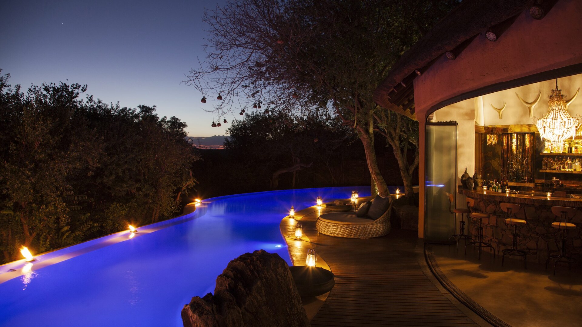 Molori Safari Lodge infinity pool overlooking the malaria-free Madikwe Game Reserve