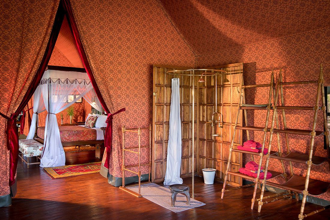 A vintage-style en-suite bathroom at Jack’s Camp in the Kalahari