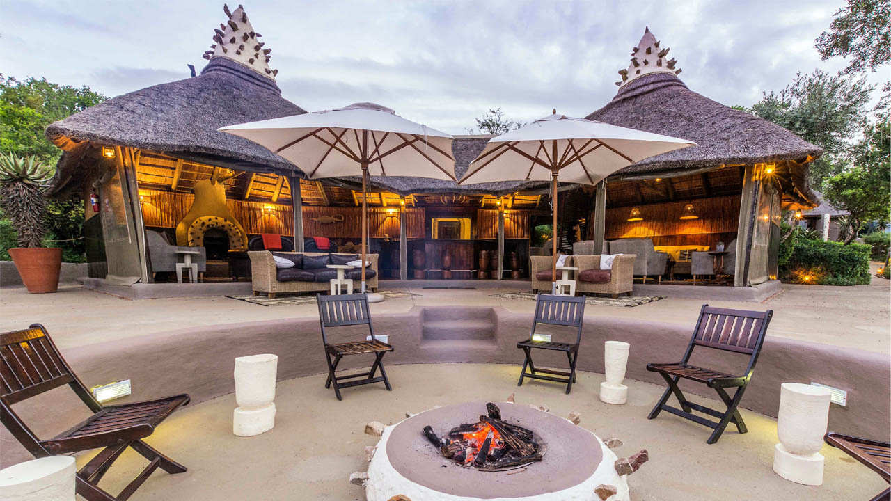 A private deck and plunge pool at Amakhala