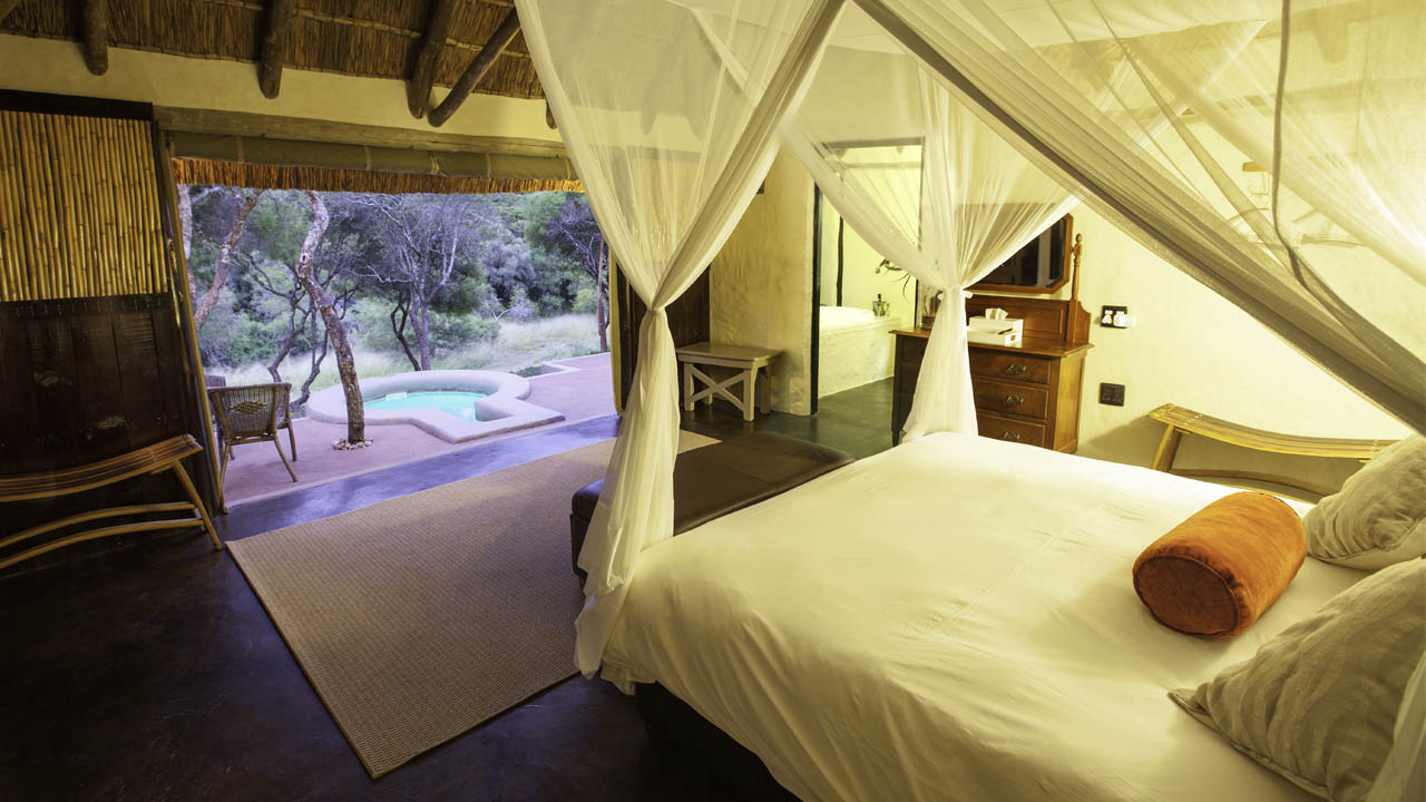 The lounge and living area at Amakhala Bukela