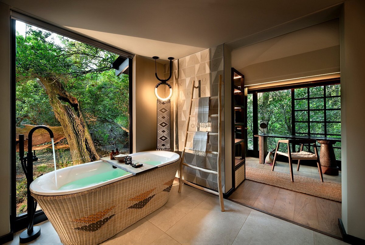&Beyond Phinda Forest Lodge — Design icon in the sand forest