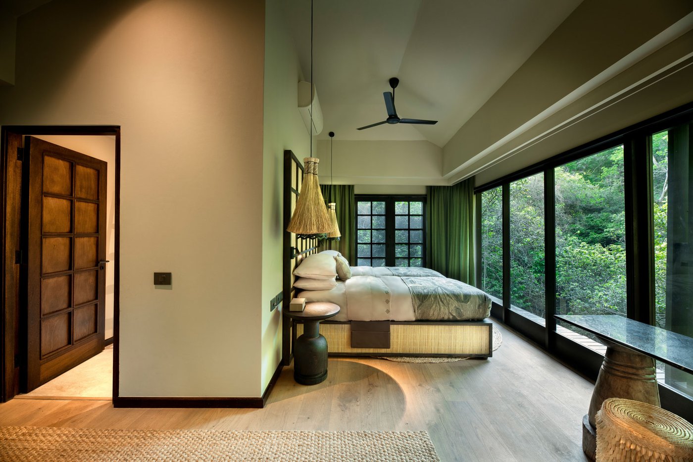 &Beyond Phinda Forest Lodge — Design icon in the sand forest