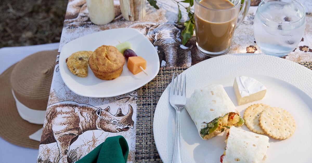 A bush breakfast spread laid out on the reserve at Arathusa Safari Lodge