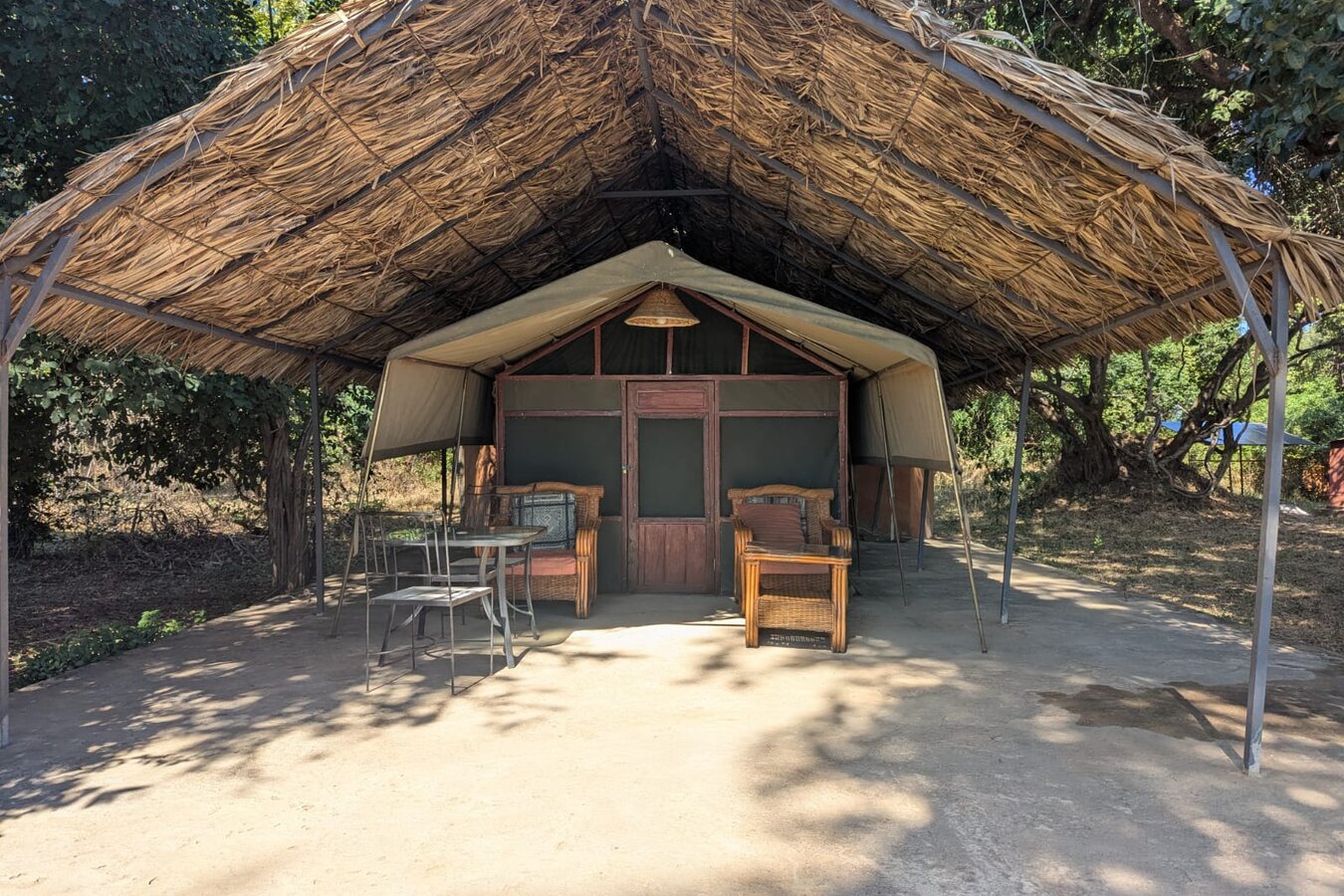 Croc Valley Camp riverside setting near the Mfuwe Gate