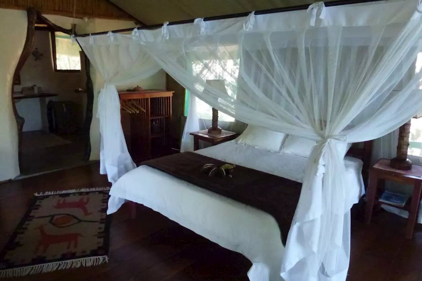 Kaingu Safari Lodge riverside setting on the Kafue River