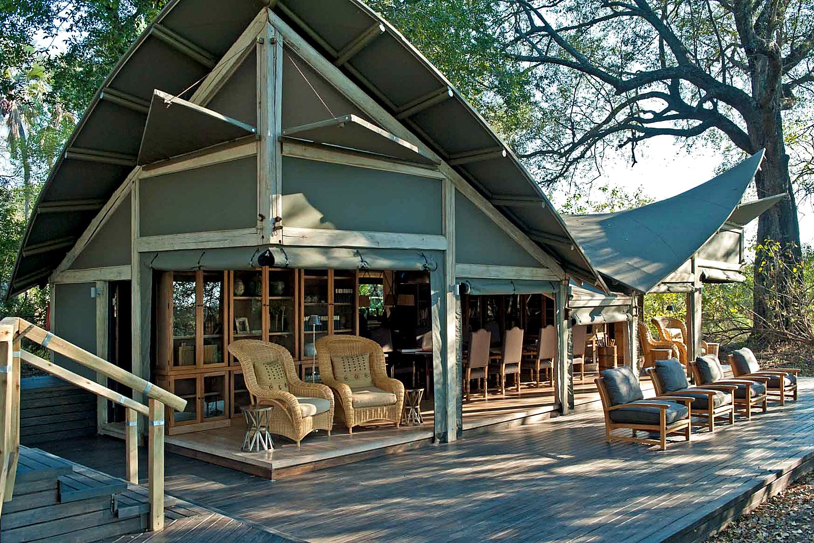 Abu Camp — plunge pool and lounge area