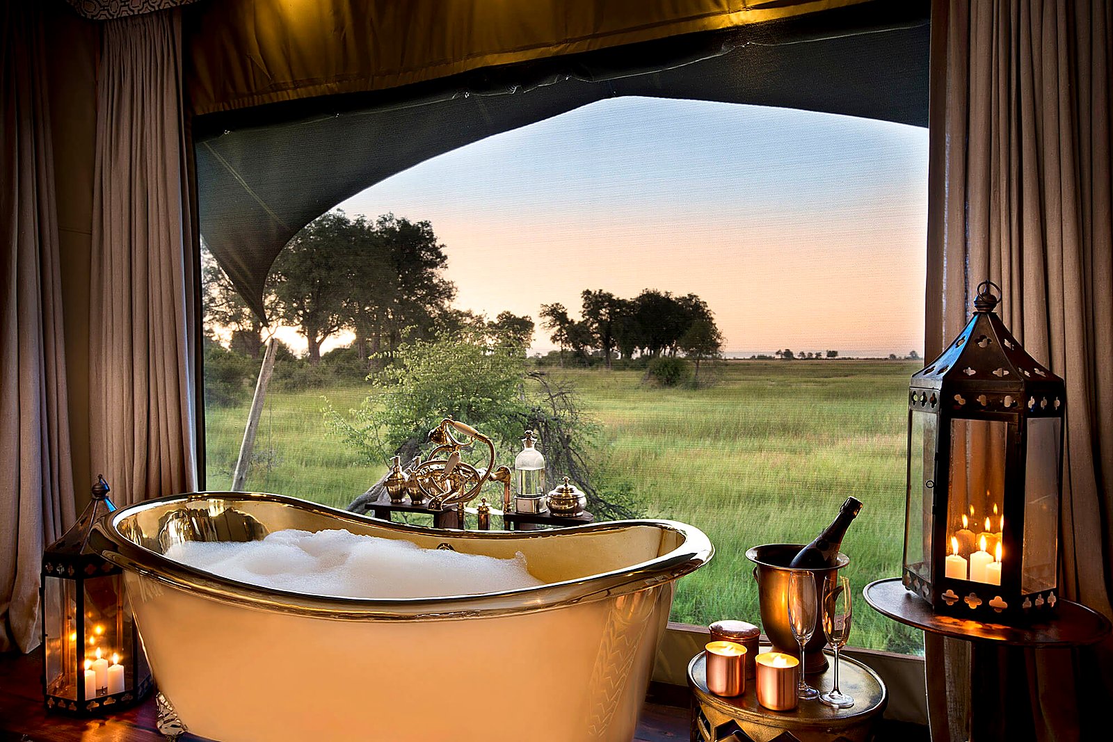 Copper bath in a suite at Duba Plains Camp