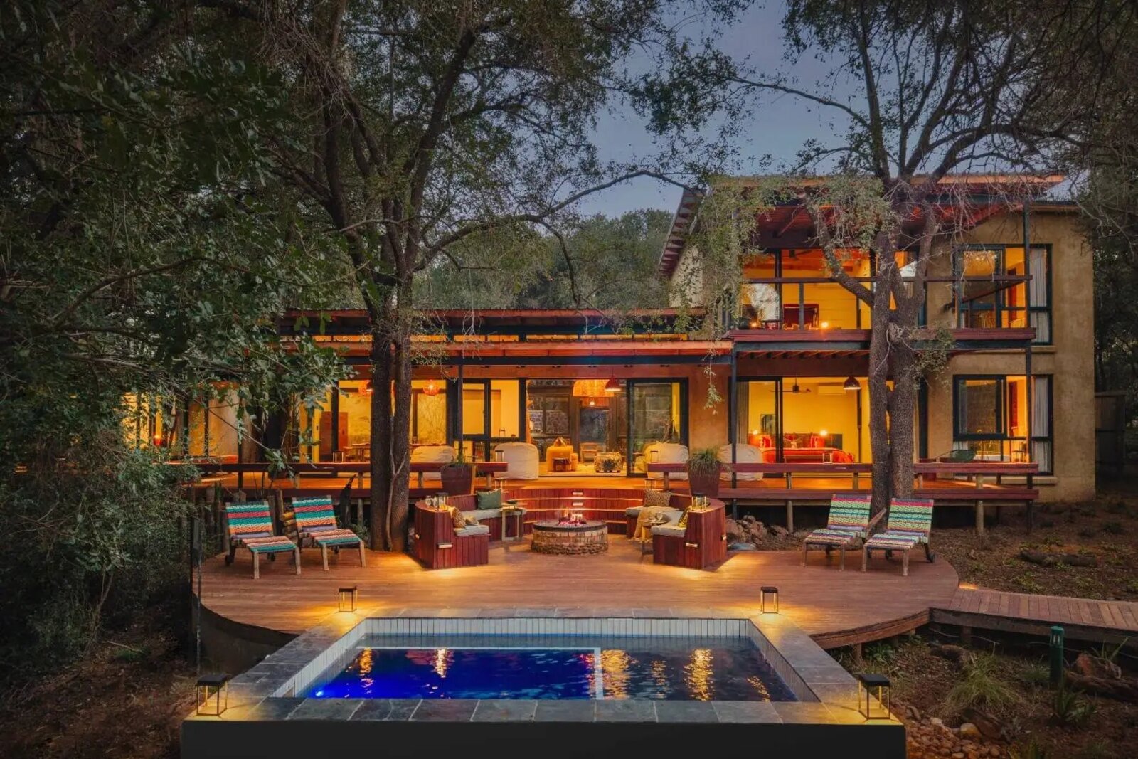 Jaci's Kubu Villa exterior over the riverbed in Madikwe