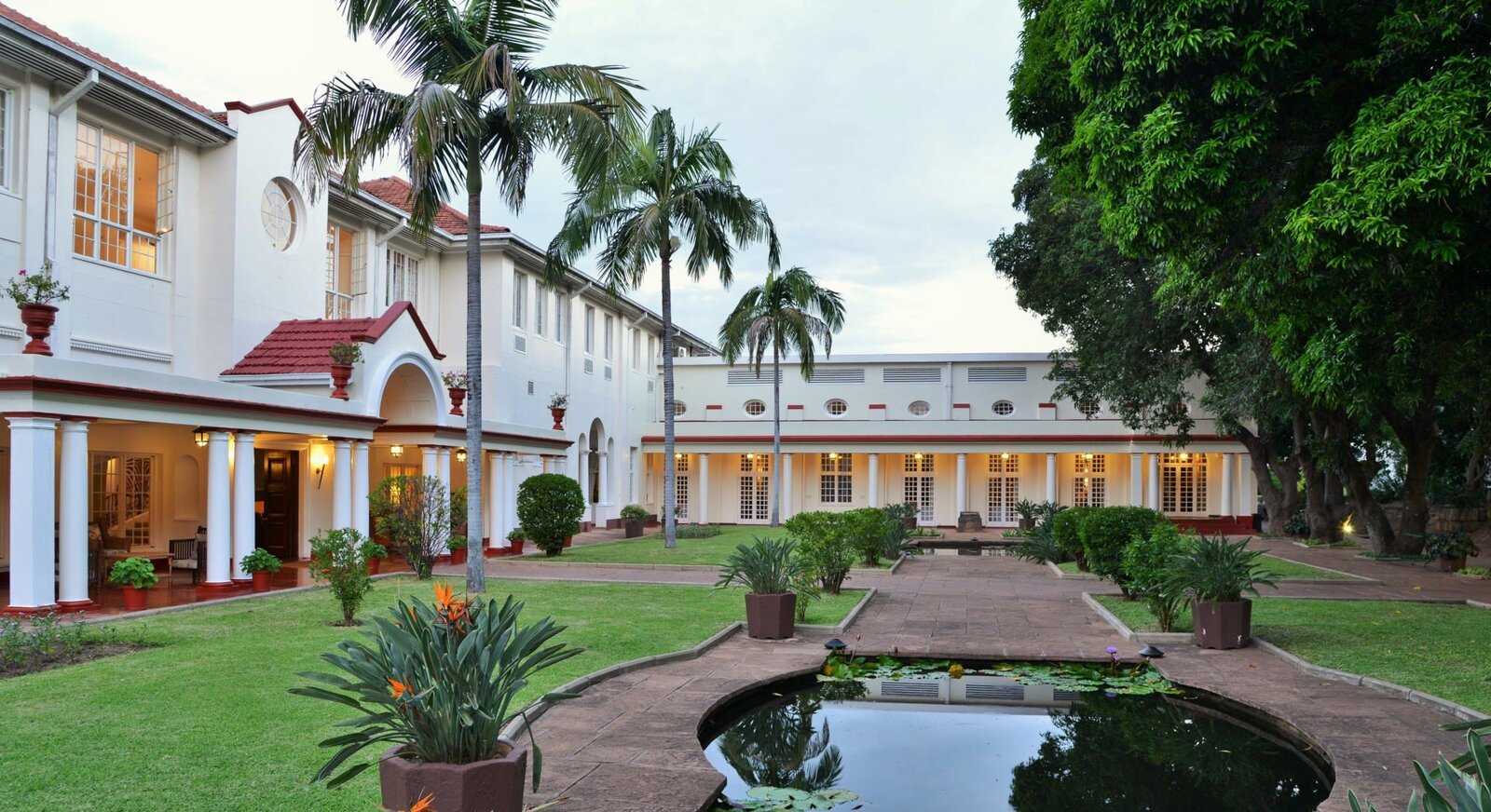The grand colonial Victoria Falls Hotel