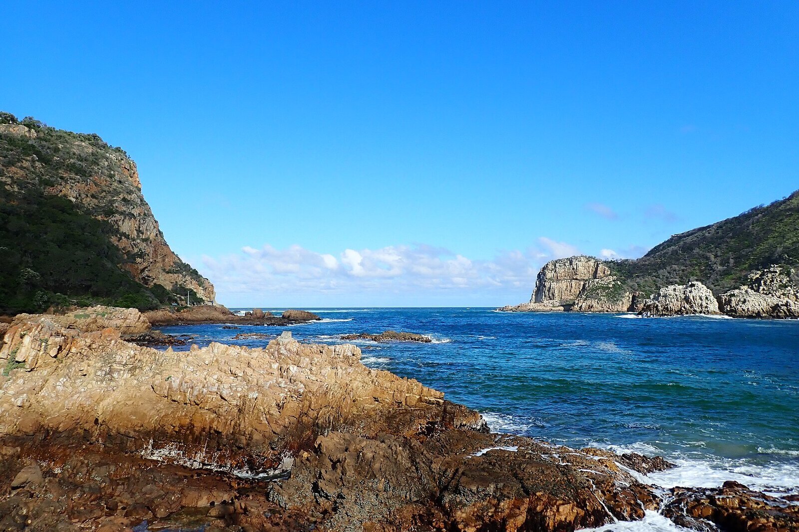 Knysna Heads with ocean and lagoon meeting