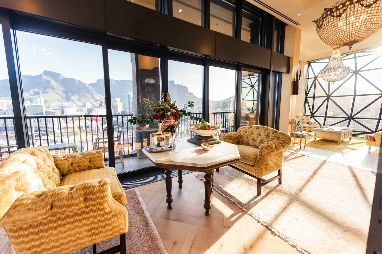 Romantic Cape Town hotel with Table Mountain and ocean views