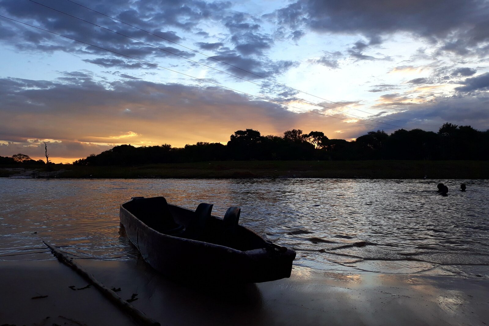 A mokoro canoe gliding through the channels on the Okavango Delta Private Safari