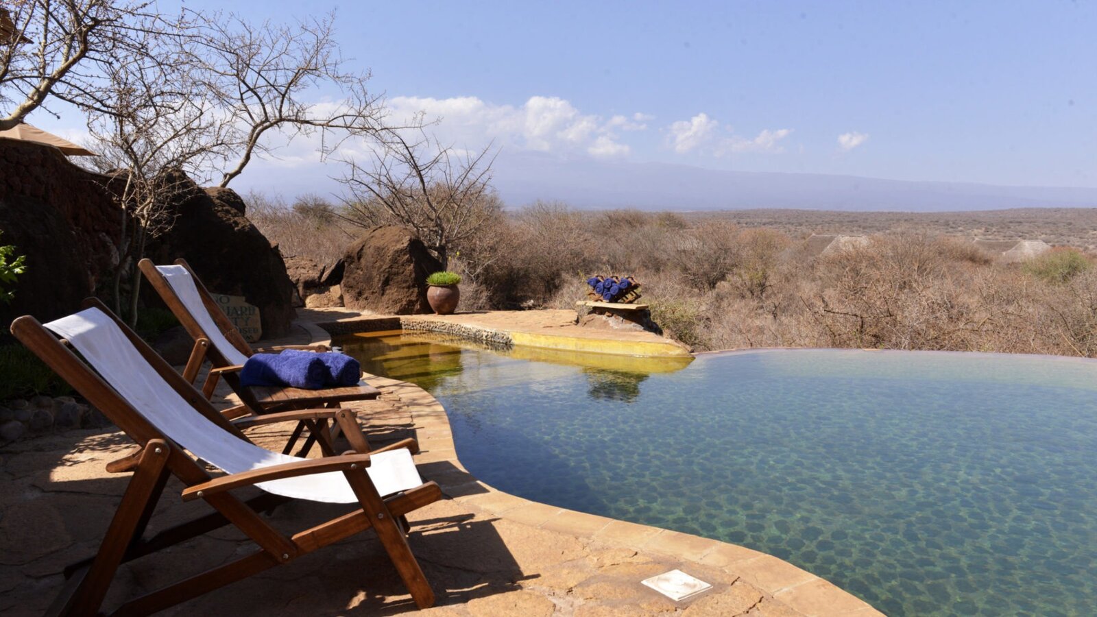 Satao Elerai infinity pool overlooking the Amboseli plains