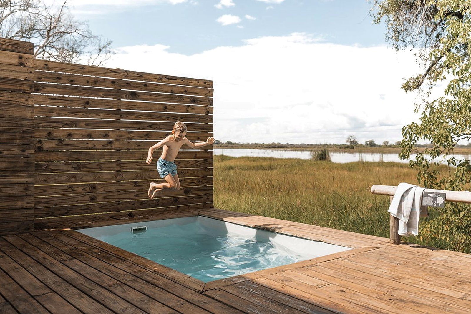 Raised boardwalk linking suites at Vumbura Plains