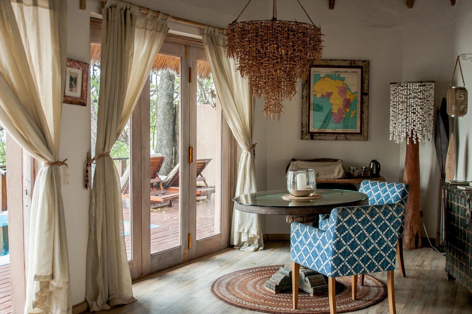 An open-fronted honeymoon house with a view over the Zambezi River