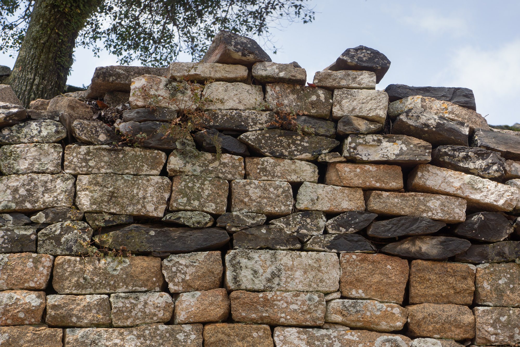 Mortar-free granite walls of the Great Enclosure