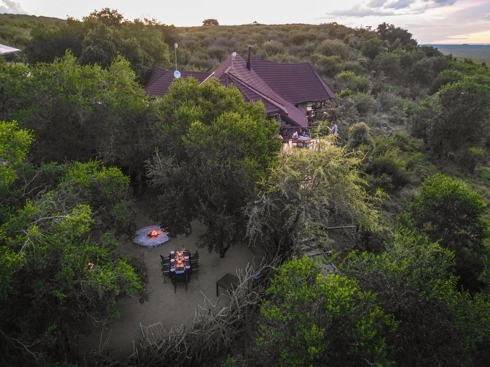 Impodimo Game Lodge glass-fronted suite