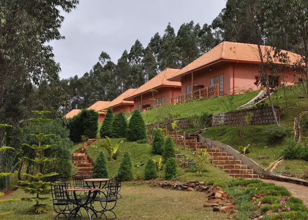 Hillside bungalows at Andasibe Hotel near the Analamazaotra Reserve