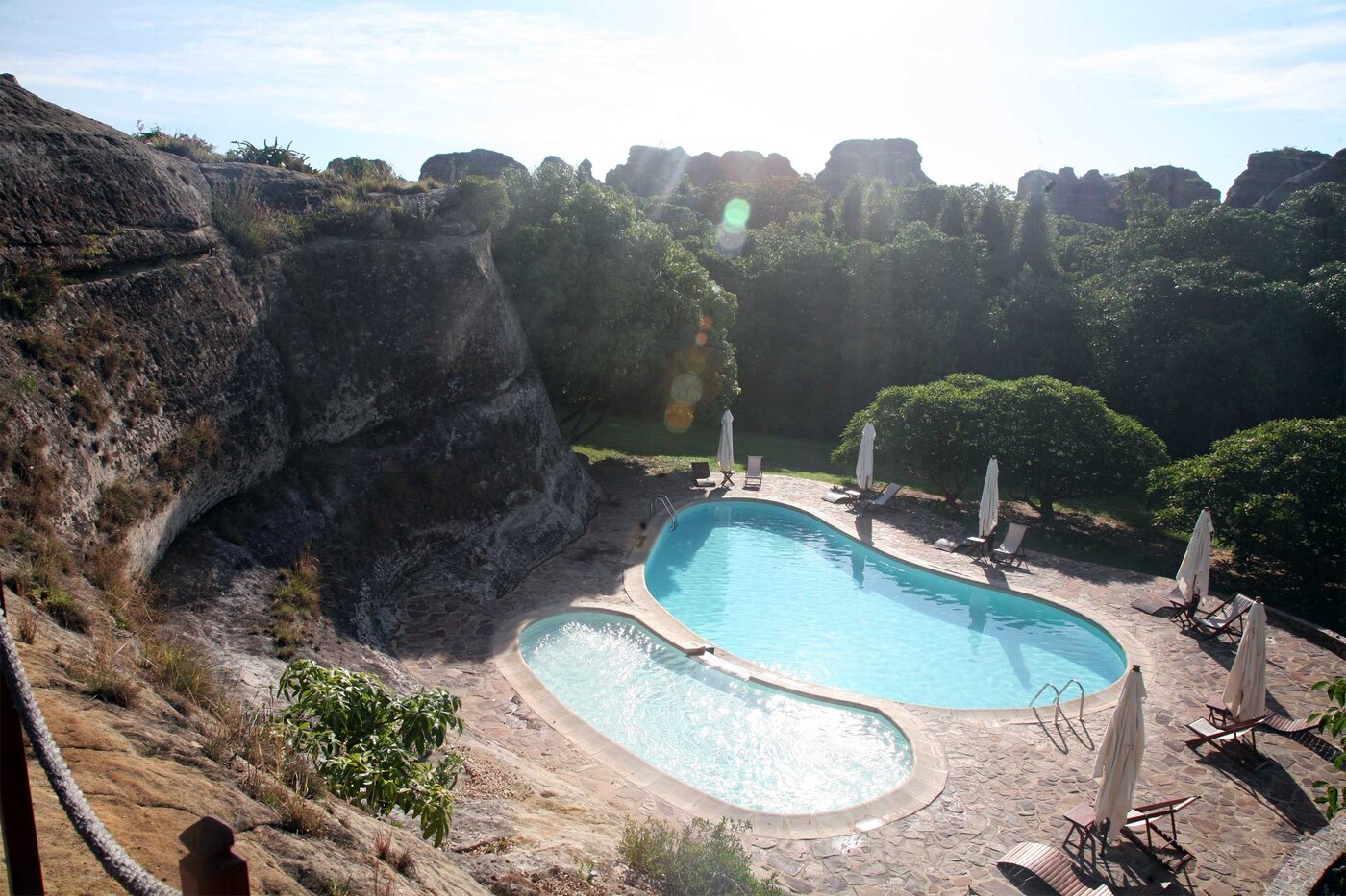 Swimming pool and grounds at Le Relais de la Reine, Isalo