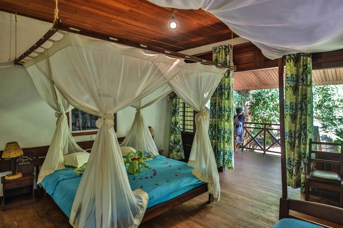 Canopy-bed bungalow at Olympe du Bemaraha, Bekopaka