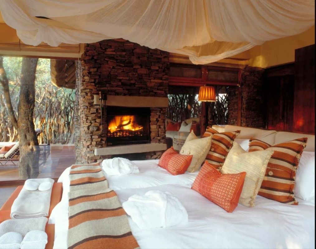 Sanctuary Makanyane infinity pool in the forest