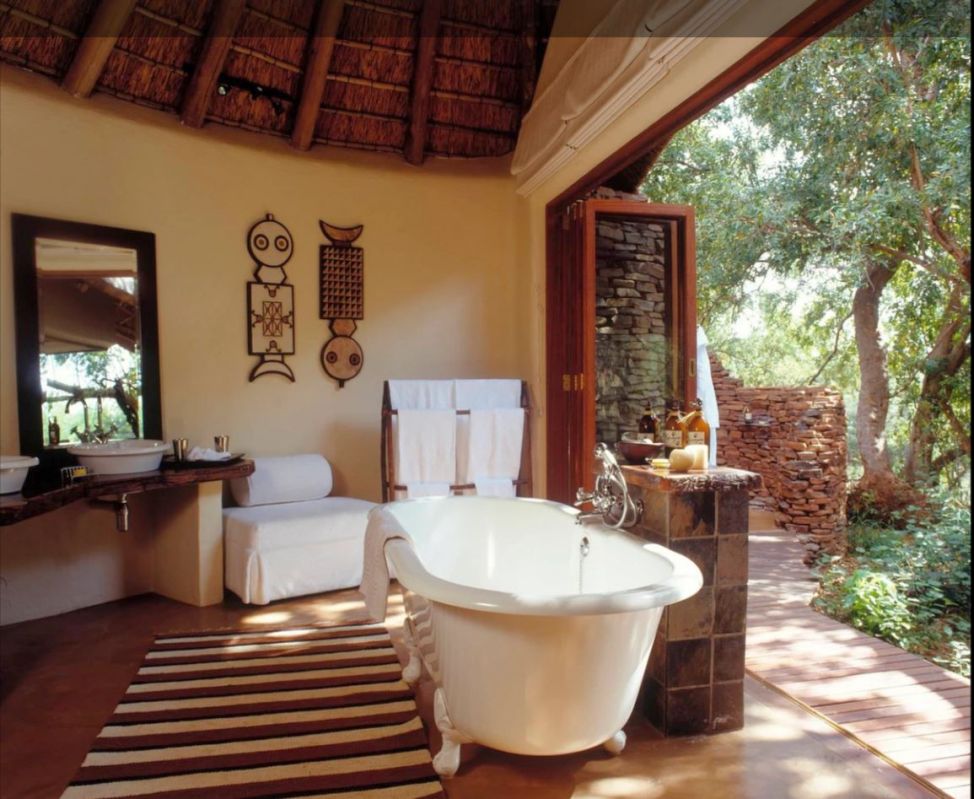 Sanctuary Makanyane deck and boma dining area