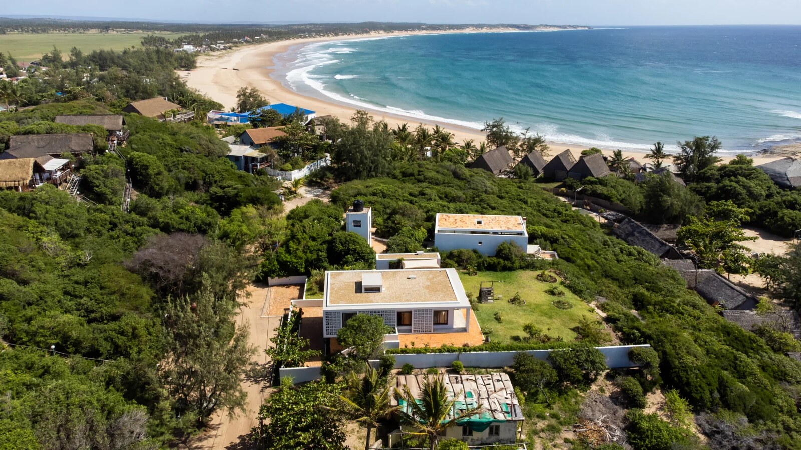 Aerial view of Tofo Beach and the sea-view villas of Baía Sonâmbula on the dune ridge above the Indian Ocean, Inhambane, Mozambique