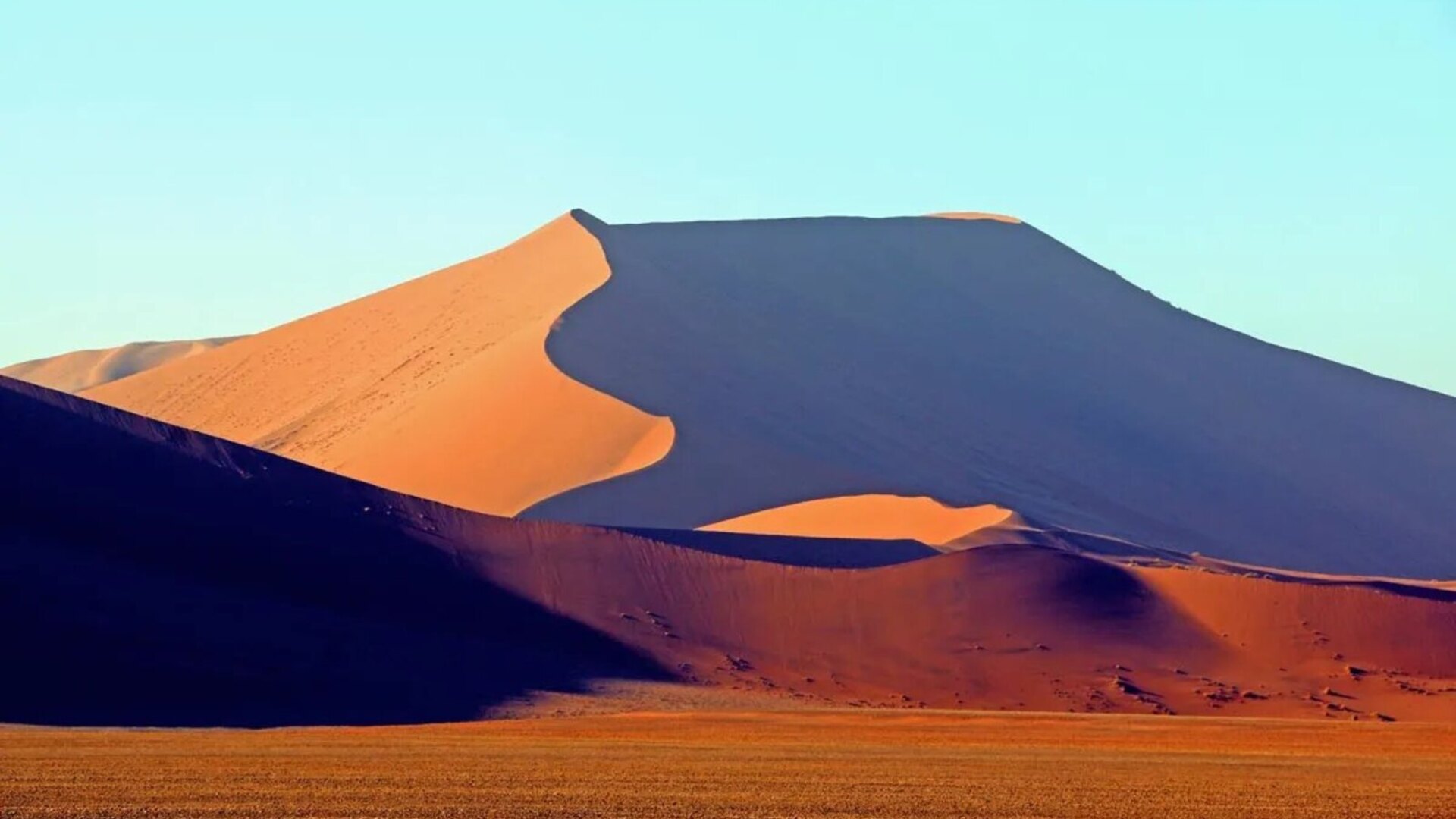 Red dunes of the Namib Desert near Sossusvlei — May to October is the best time to visit Namibia for safari and desert photography