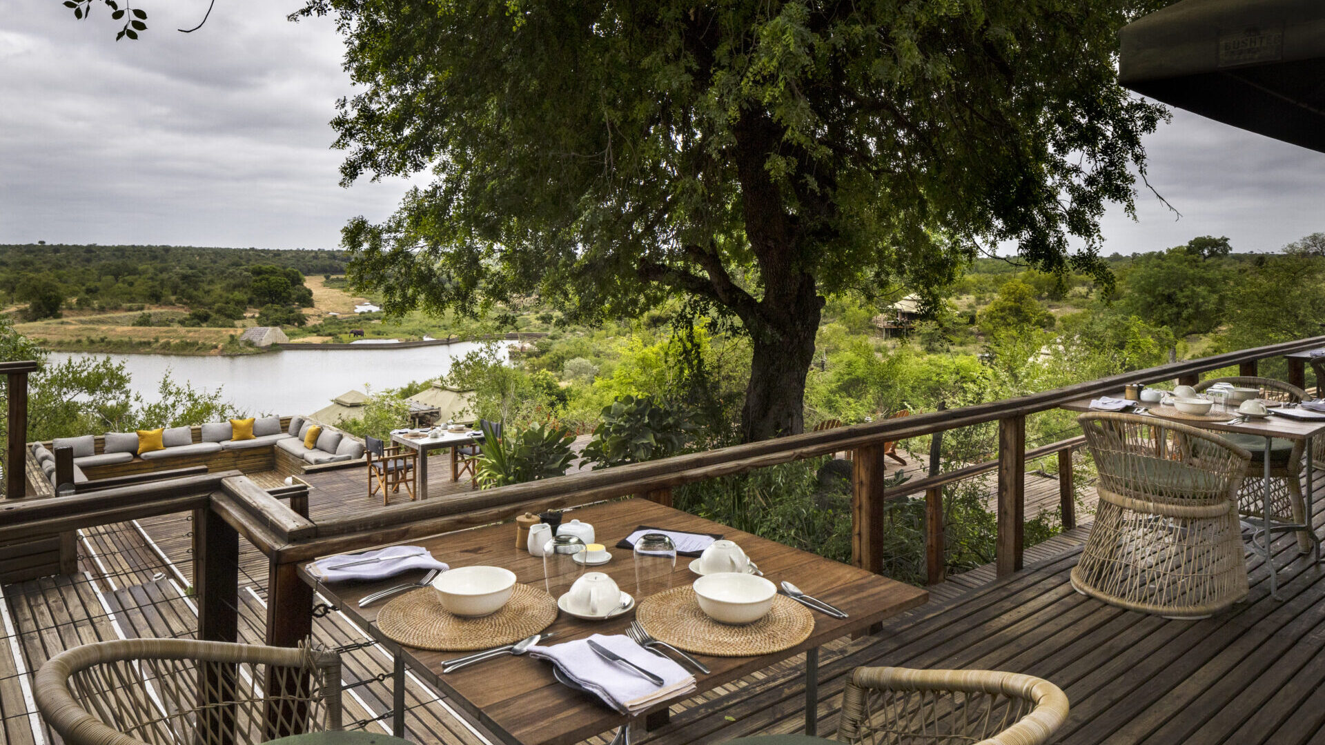 The raised deck and lounge at Simbavati Hilltop Lodge looking out over the Timbavati bushveld and the Nhlaralumi riverbed
