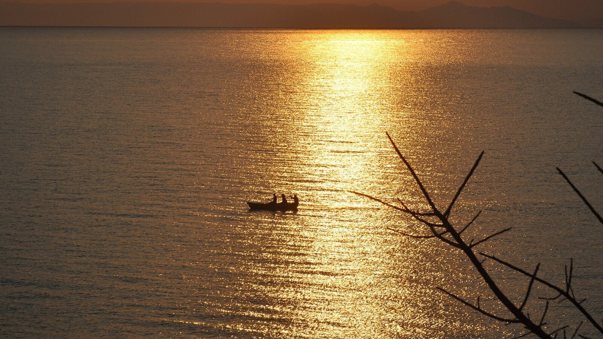 Golden sunset over Lake Malawi, the great freshwater lake at the heart of the Warm Heart of Africa