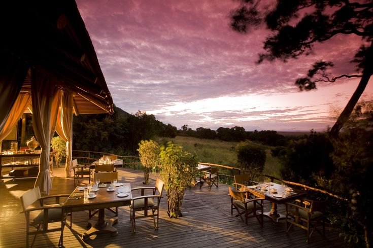 Bateleur & Kichwa Tembo — plunge pool and lounge area