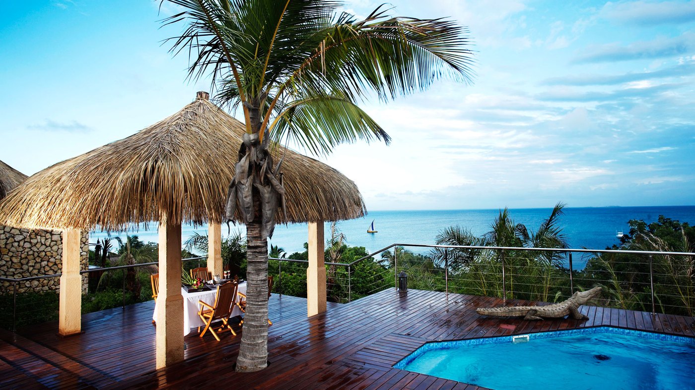 Bazaruto Island Lodge — lodge setting in the wild