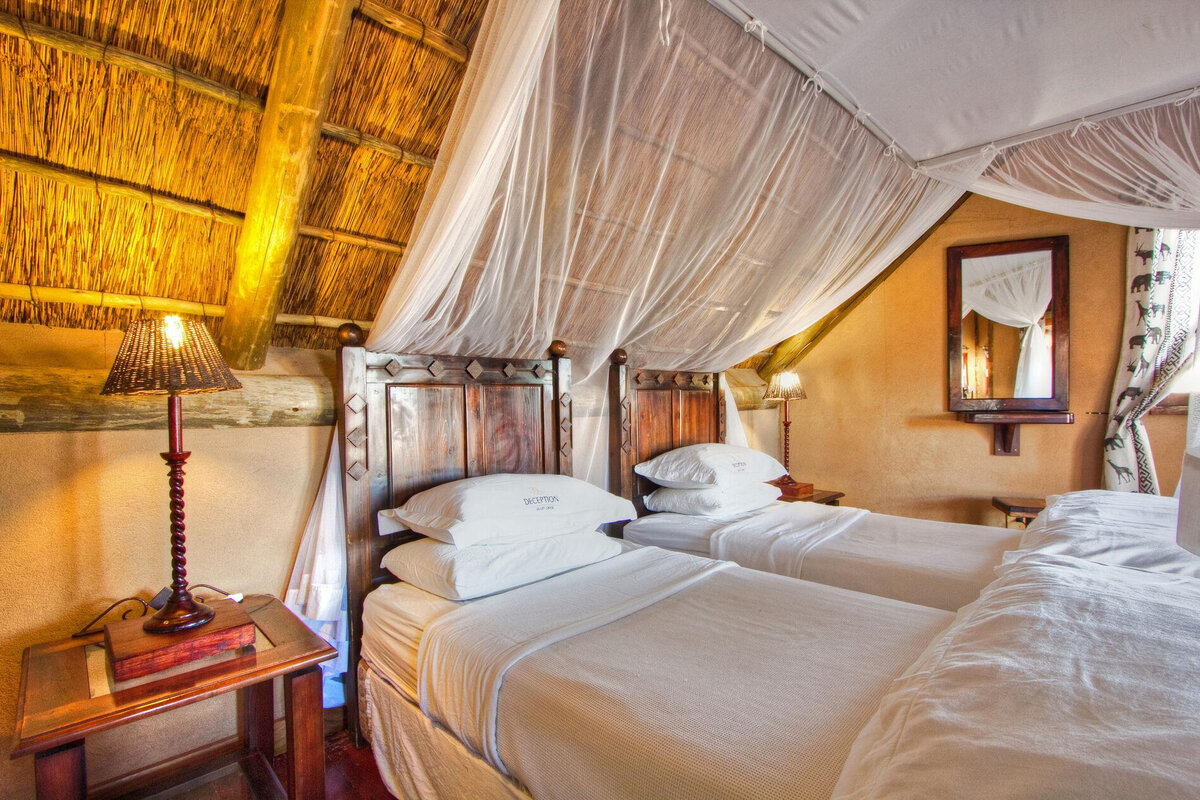 Deception Valley suite &mdash; canopy beds and colonial-safari elegance