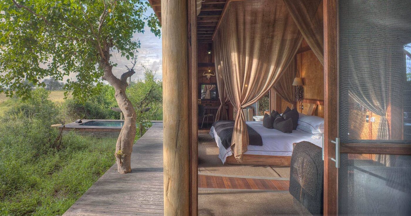DumaTau Camp &mdash; contemporary luxury on Osprey Lagoon