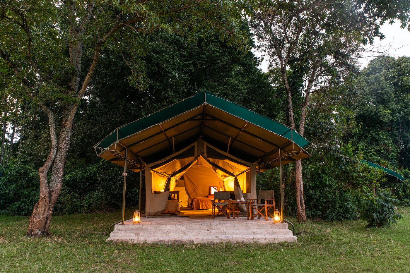 Governors' Camp — lodge setting in the wild