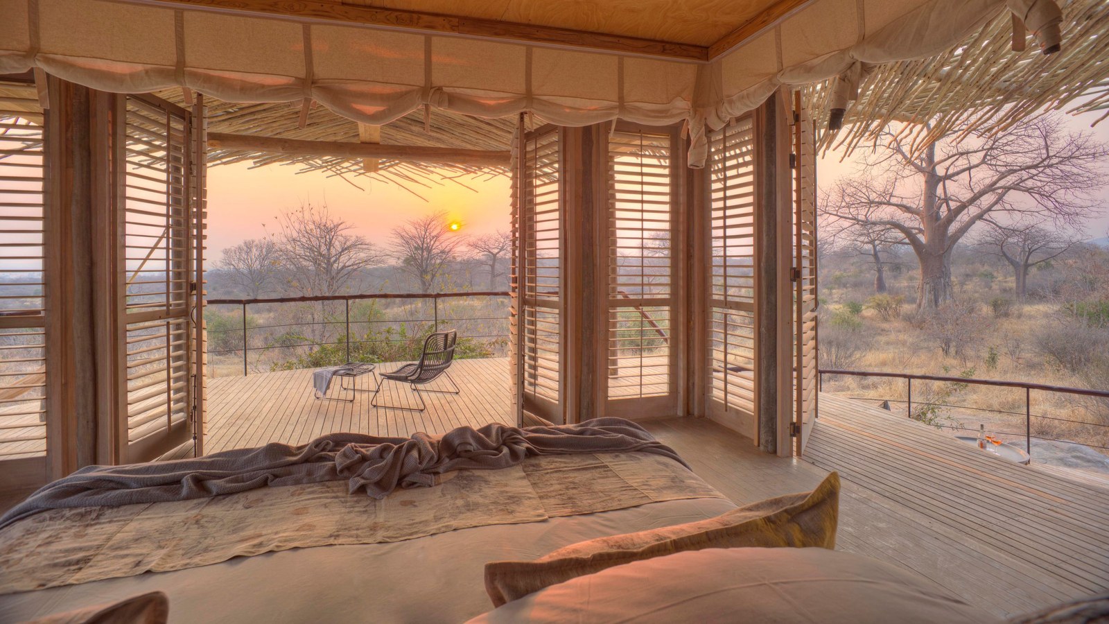 Infinity pool at Jabali Ridge with sweeping views over Ruaha wilderness