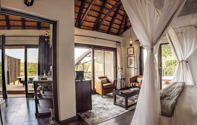 Jock Safari Lodge — plunge pool and lounge area