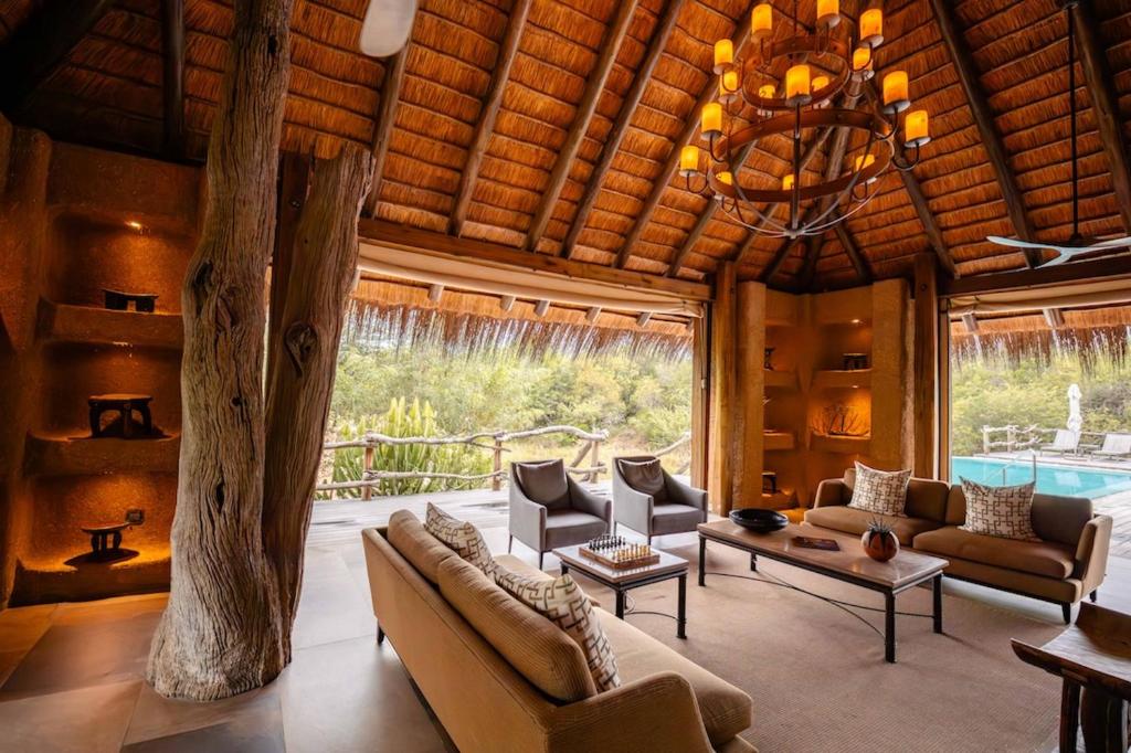 Kapama River Lodge — plunge pool and lounge area