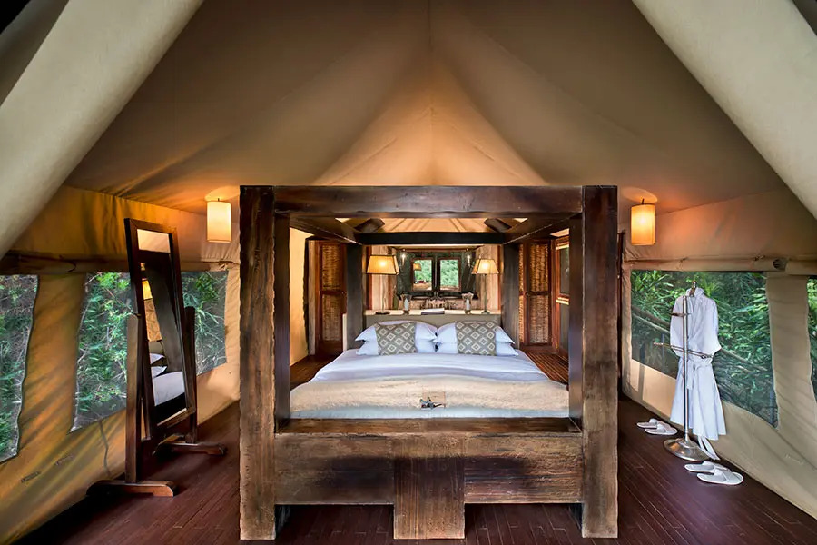 Kichwa Tembo & Mara Serena — plunge pool and lounge area