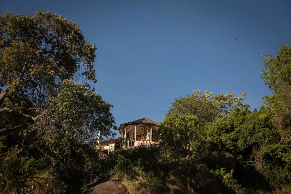 Exterior of Lamai Serengeti built into the boulders of the Kogakuria Kopje among the trees
