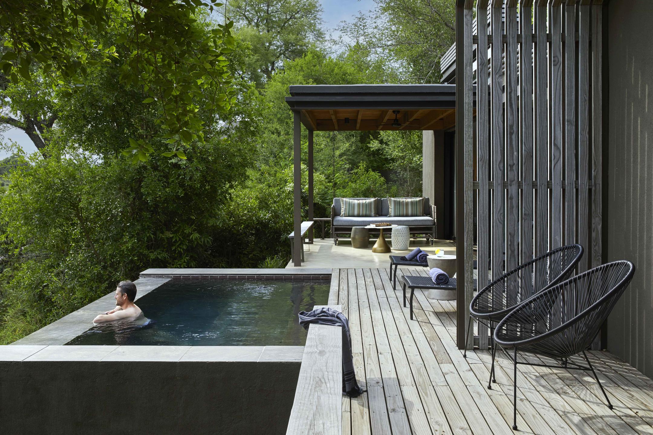 Lion Sands Ivory Lodge — lodge setting in the wild