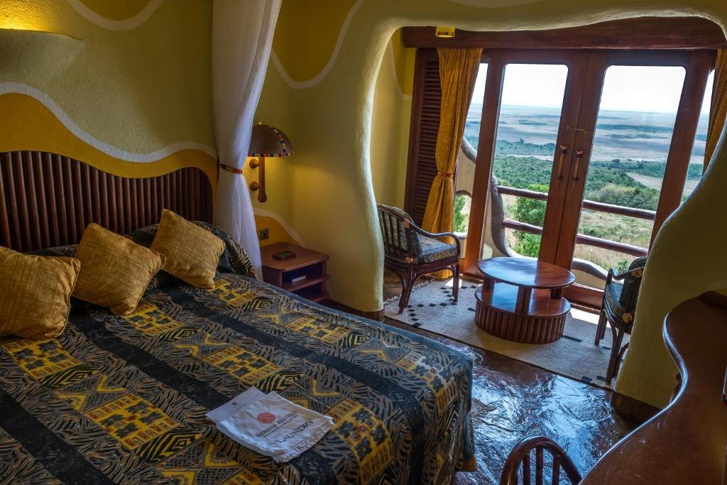 Kichwa Tembo & Mara Serena — guest suite and living space
