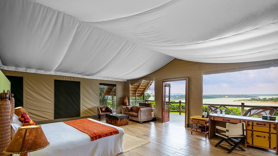 Mweya Safari Lodge — lodge setting in the wild