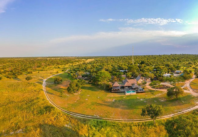Nkorho Bush Lodge main deck and lounge, Sabi Sands