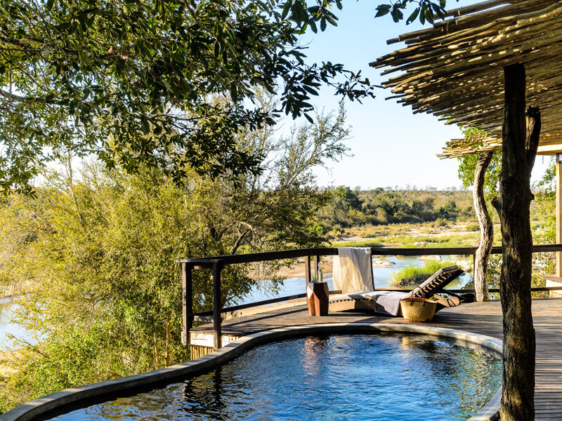 Infinity pool overlooking the riverbed at Singita Boulders Lodge
