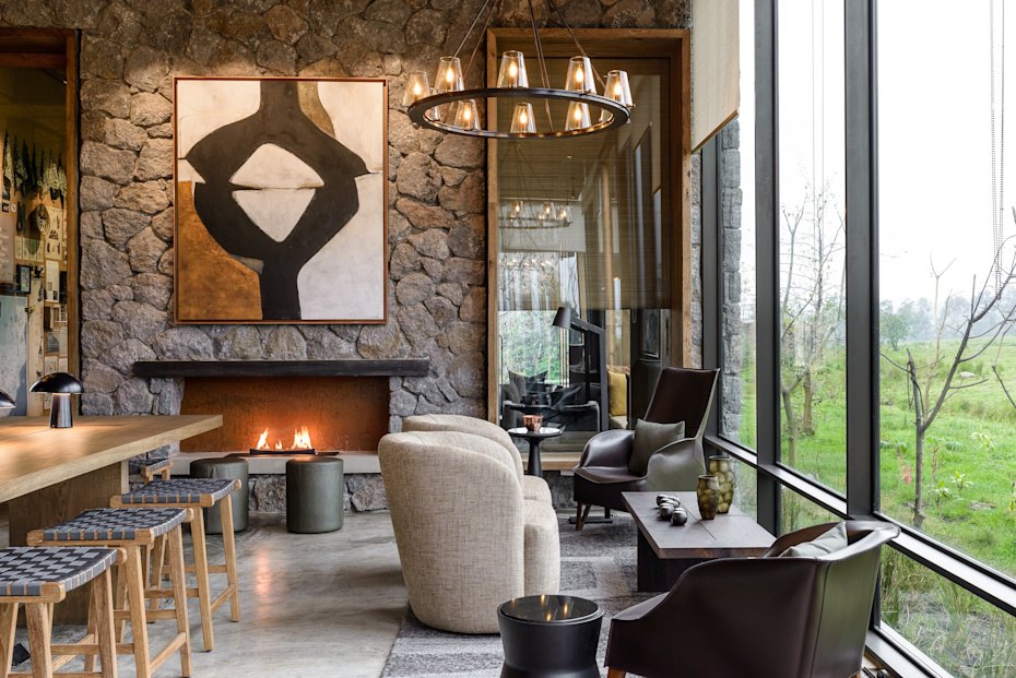 Singita Kwitonda Lodge — plunge pool and lounge area